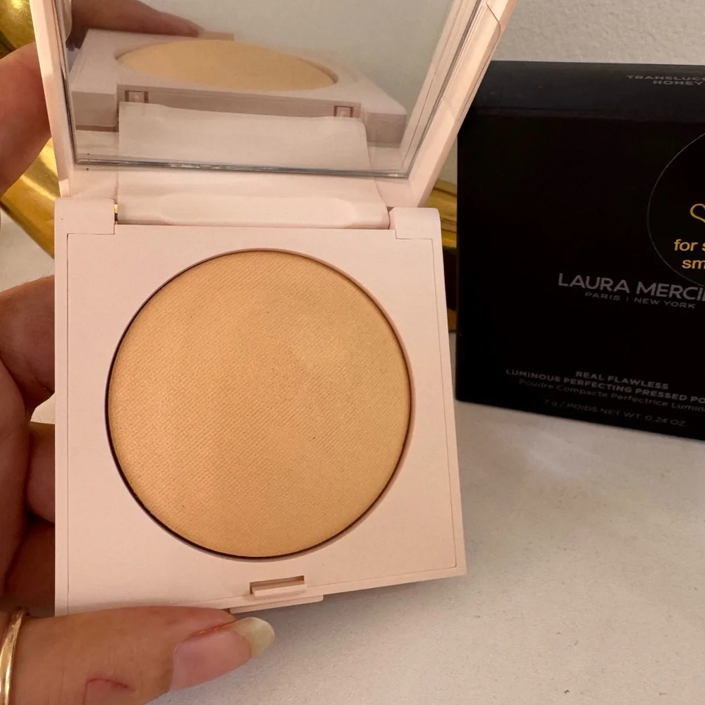 Laura Mercier Real Flawless Luminous Perfecting Powder